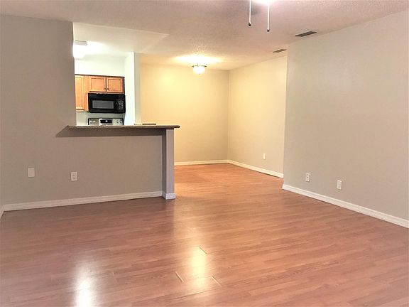 4th image of 149 Springwood Cir APT D