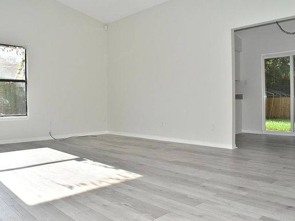 5th image of 7679 Gregory Dr