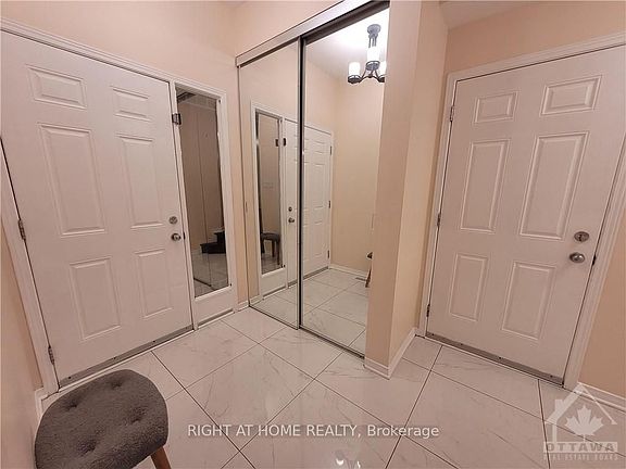 2nd image of 239 Highpointe Cres
