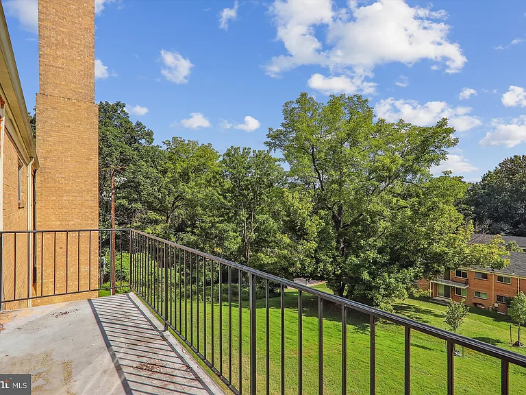 10631 Montrose Ave #M-202 — Photo 35