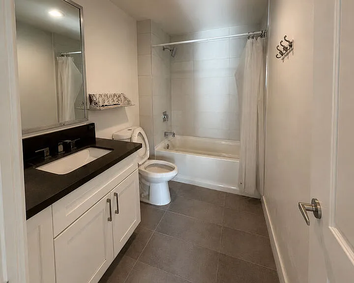 1101 S Harvard Blvd #202 — Photo 3