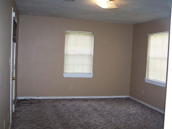 5th image of 2820 S Lake Dr