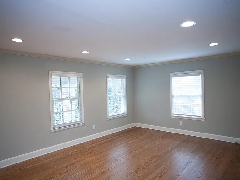 3927 Woodlawn Dr — Photo 4
