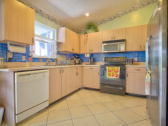 5th image of 2357 SW Alminar St
