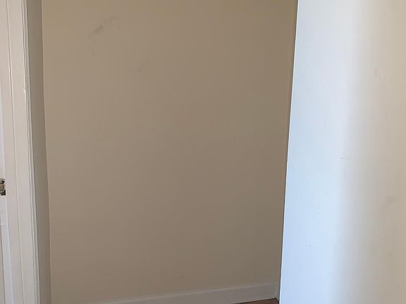 5th image of 432 W Belmont Ave APT 208