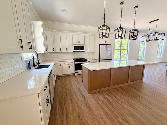 5th image of 19 Alese Dr