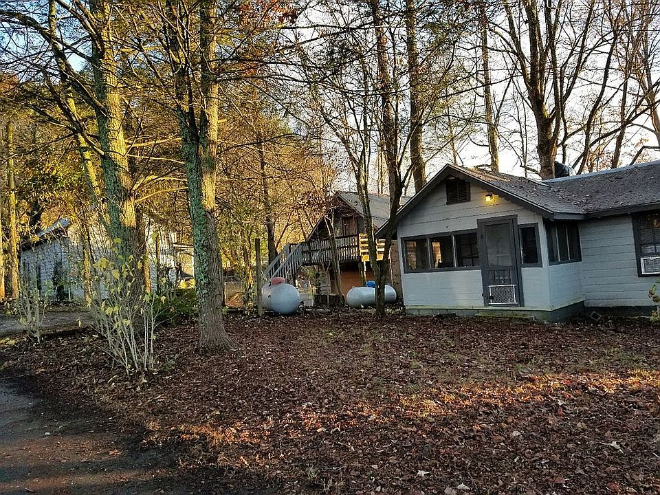 Parcel with 3 buildings