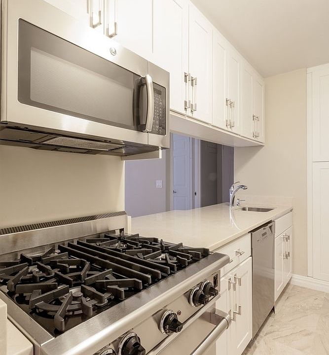1st image of 30 W 63rd St APT 5J