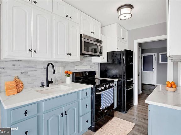 4th image of 225 26th St Unit 21