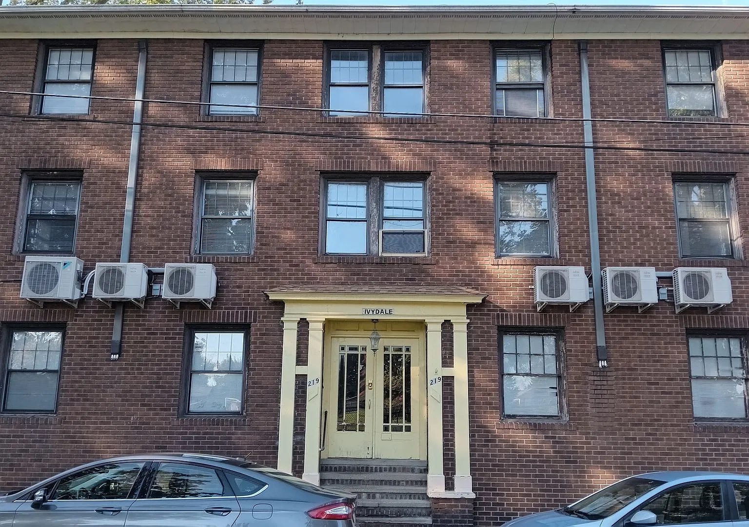 Charming 1 Bedroom Apartment in the Heart of Massillon — Photo 1