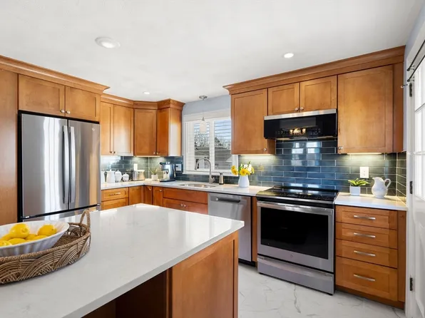 1 Marion Rd, Salem, MA 01970