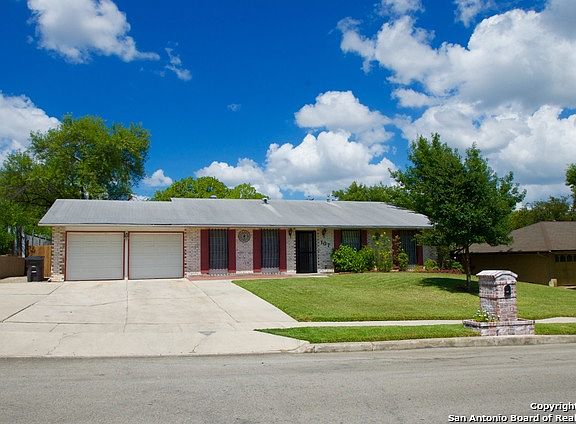 2nd image of 107 Dartmoor St