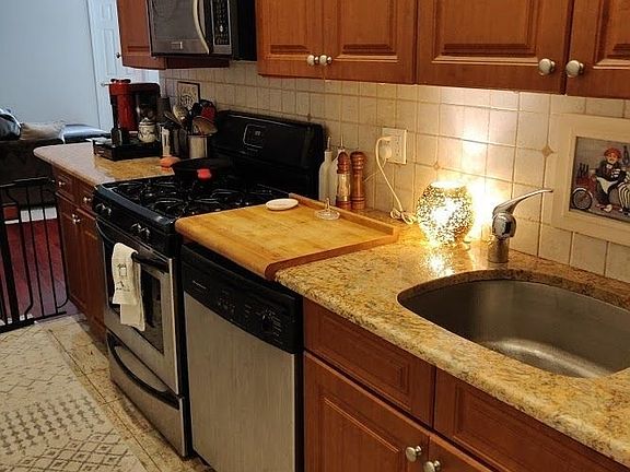5th image of 319 W 105th St APT 2R