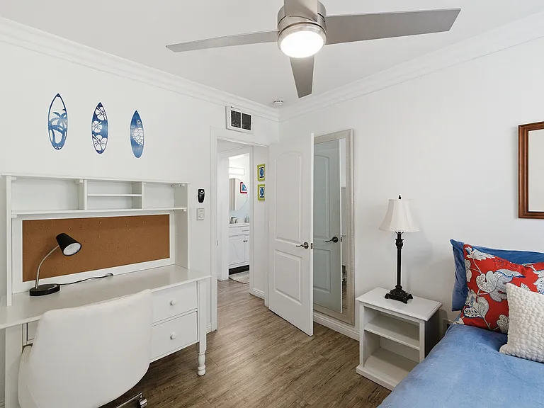 1600 Ardmore Ave #219 — Photo 24