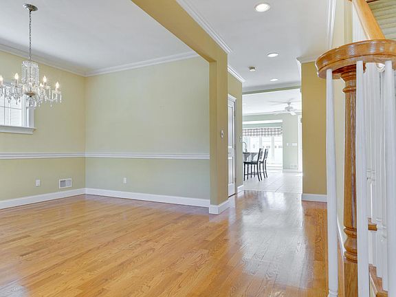 5th image of 410 Philadelphia Blvd