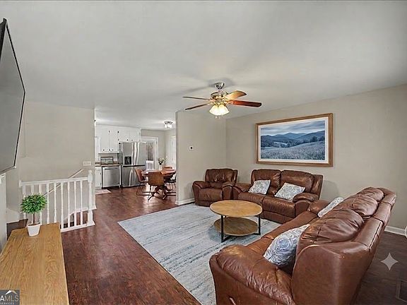 2nd image of 558 Peeples Valley Rd NE