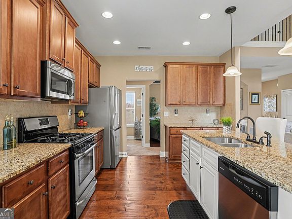 4th image of 197 Tapestry Dr