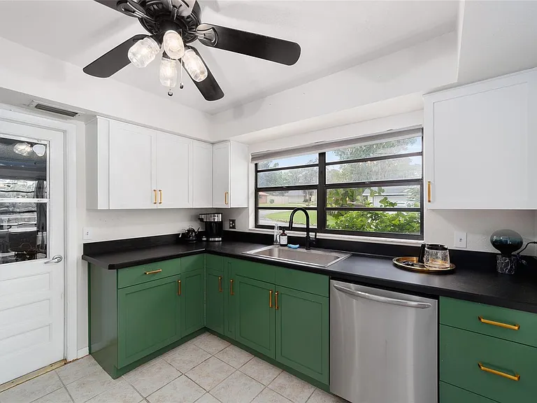 8185 NW 48th Ln — Photo 15