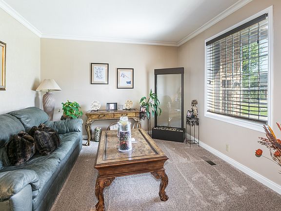 4th image of 1406 E Lombardy Ct