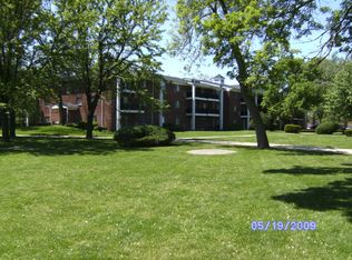 2006 W Algonquin Rd APT 11C, Mount Prospect, IL 60056