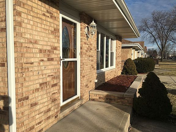 3rd image of 7842 S Newcastle Ave