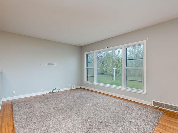 5th image of 815 Barron Rd
