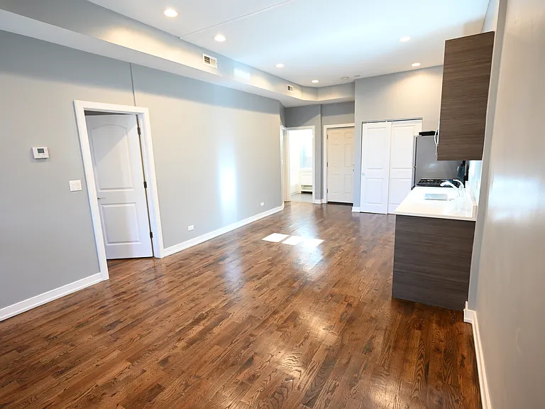 2750 W Cermak Rd #2R — Photo 6