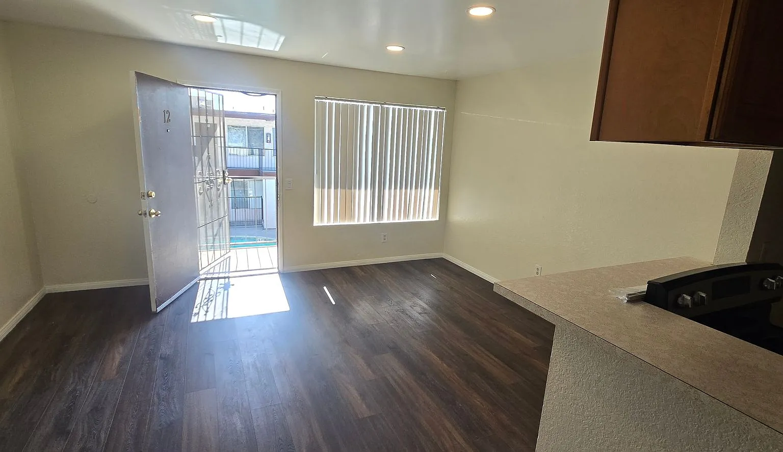 Lynwood 1405 — Photo 2