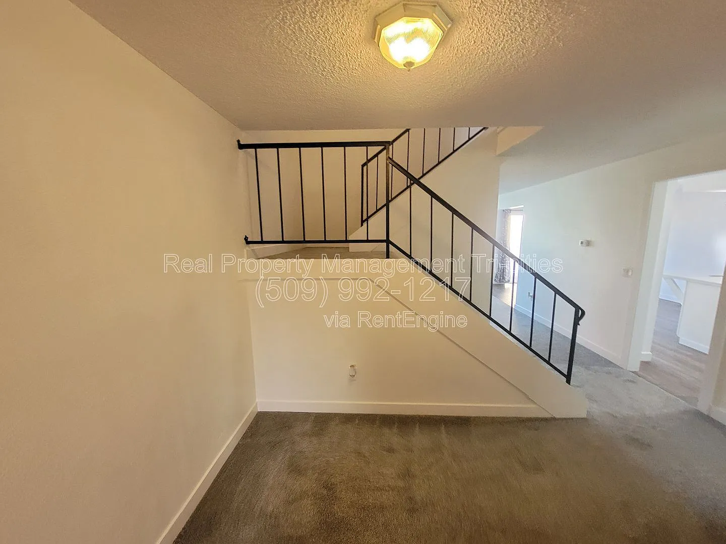 3 bed, 2.5 bath, 2850 sqft, $2,695 — Photo 2