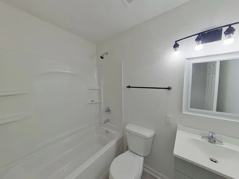 539 N Summitlawn St — Photo 9
