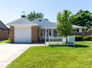 673 E Thacker St, Des Plaines, IL 60016