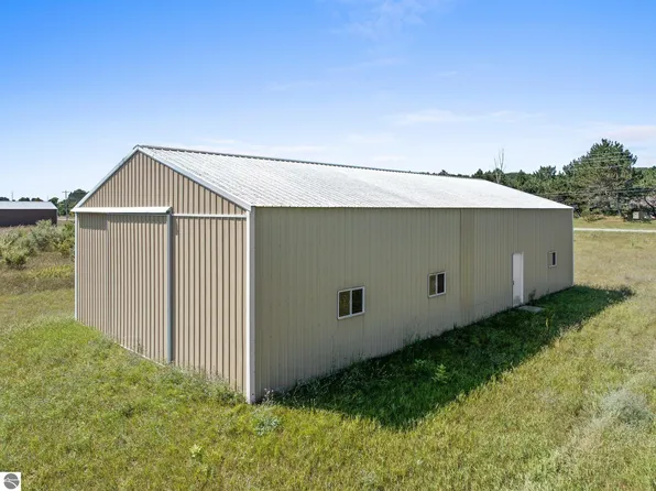 5282 Gray Rd, Traverse City, MI 49684