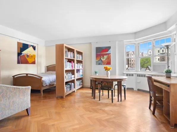 120 Cabrini Boulevard 95 image 1 of 9