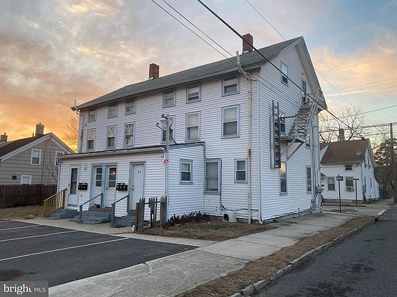 4th image of 401-403 Green St W