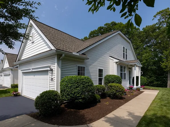 124 Clubhouse Ln #124, Northbridge, MA 01534