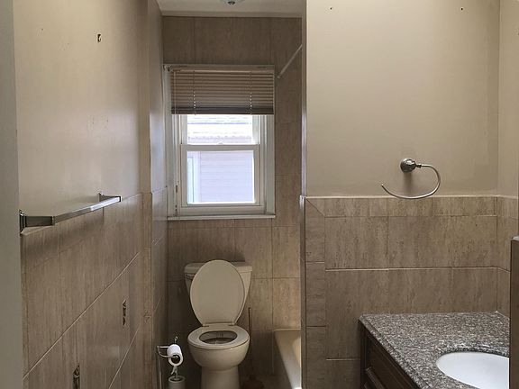 4th image of 927 Bard Ave Floor 2