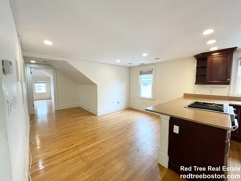 15 Sunset St #3 — Photo 2