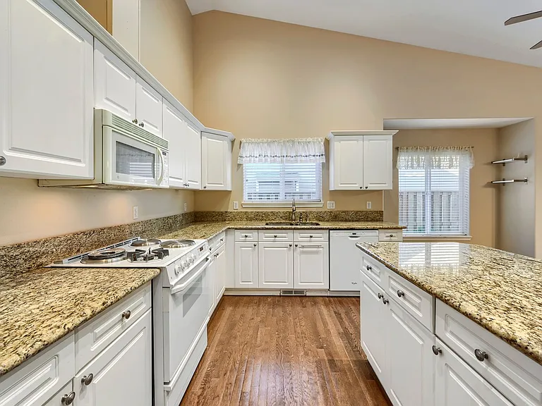 15084 Persimmon Way — Photo 12