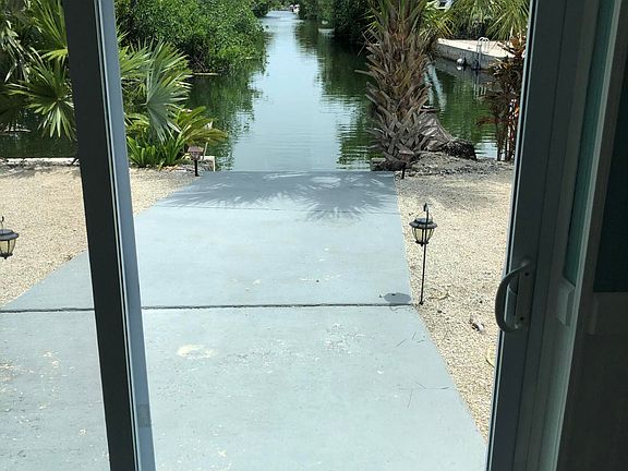 4th image of 1659 Narcissus Ave