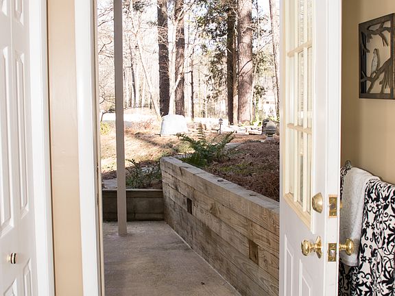 4th image of 518 Golf View Dr