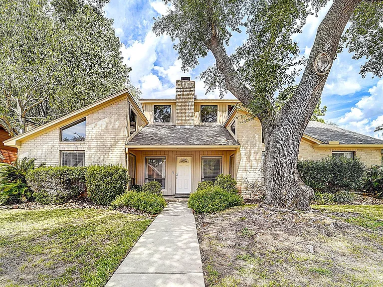 8111 Pine Green Ln — Photo 40