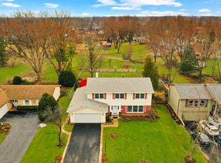 1045 Browning Ln, Lake Zurich, IL 60047