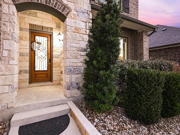 3rd image of 316 Middle Brook Dr