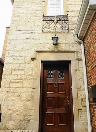 2nd image of 5642 N Sacramento Ave