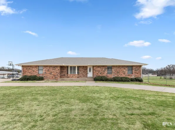 1603 Yucca St, Iowa Park, TX 76367