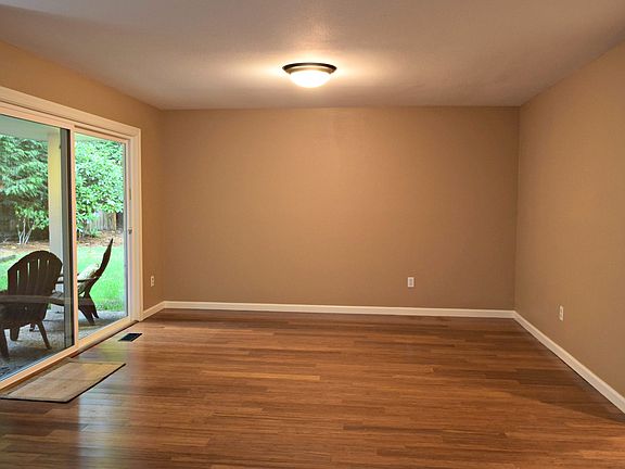 5th image of 3215 Sahalee Dr W