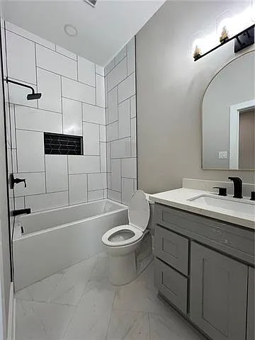 409 E 1st St #A/B — Photo 14