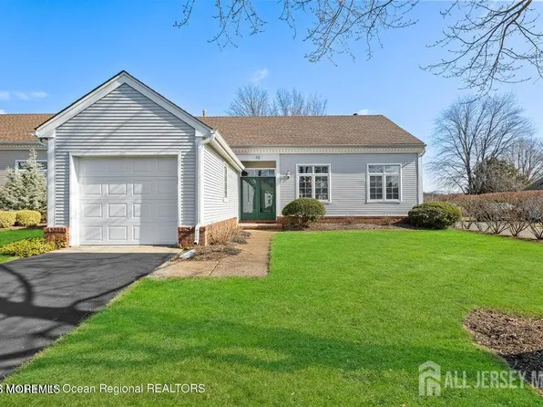 48 Rutland Ln, Monroe Township, NJ 08831