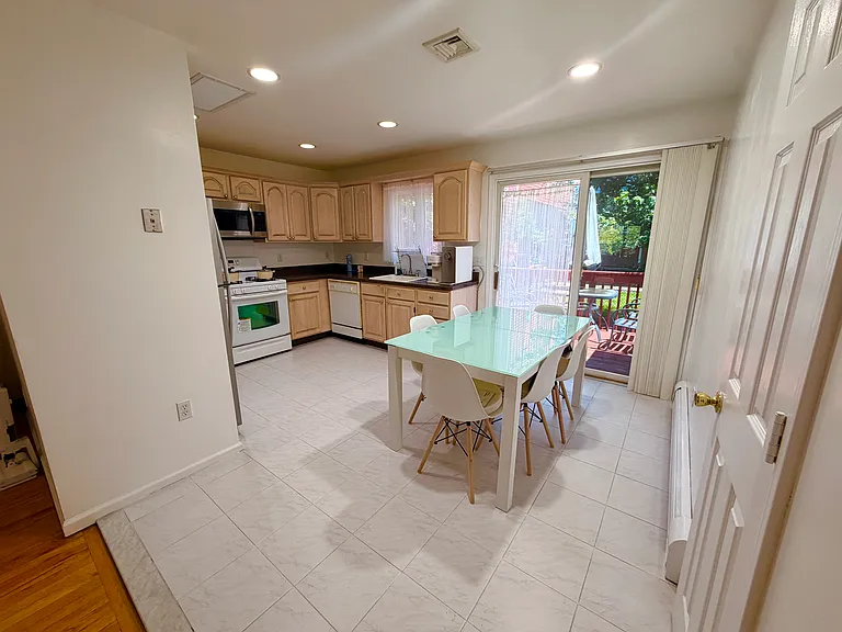 372 Chestnut St — Photo 21