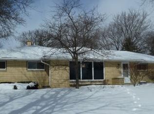 19100 W Norwood Dr, New Berlin, WI 53146